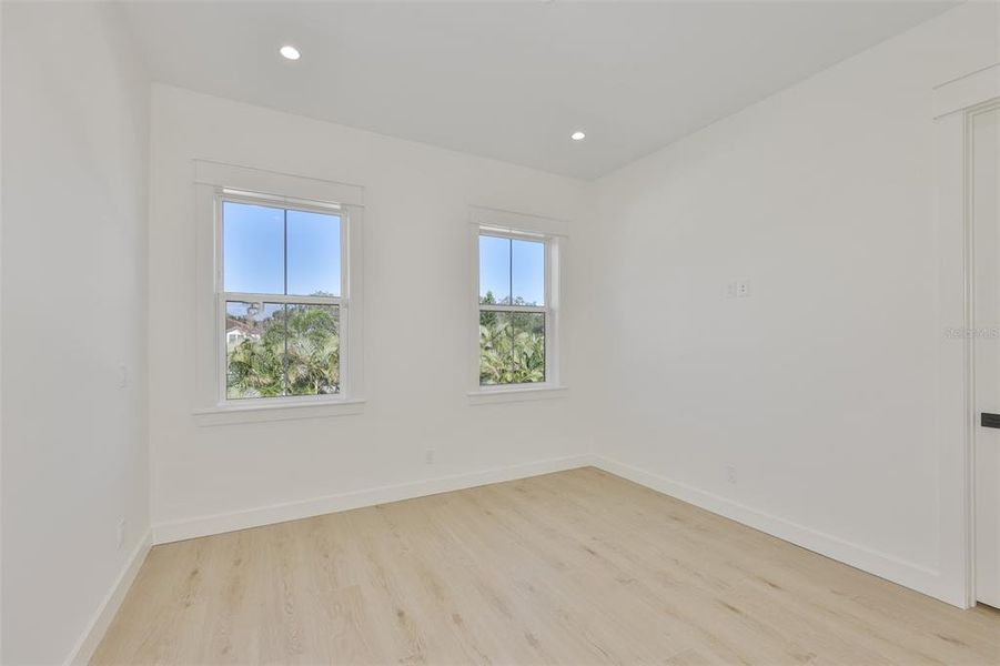 Spacious, unfurnished interior of a new home in , Tampa (Image 75).