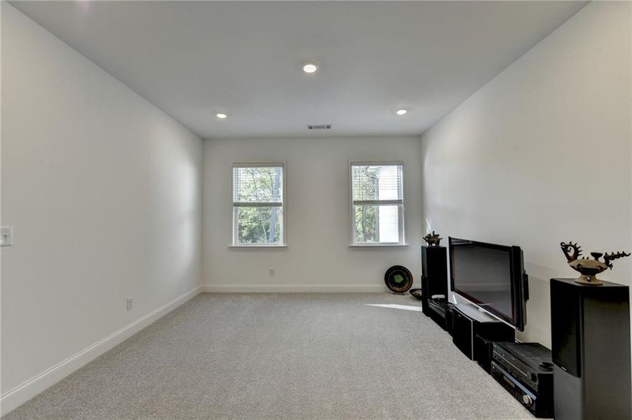Spacious, unfurnished interior of a new home in Bailey Fence, Dacula (Image 23).