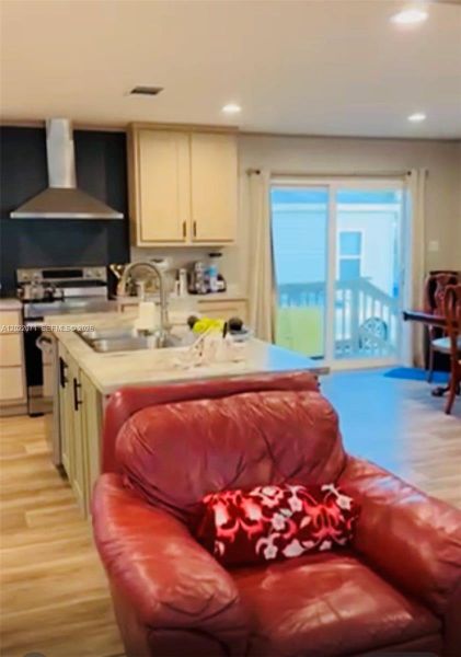Furnished interior view inside a new home in , Clewiston (Image 9).