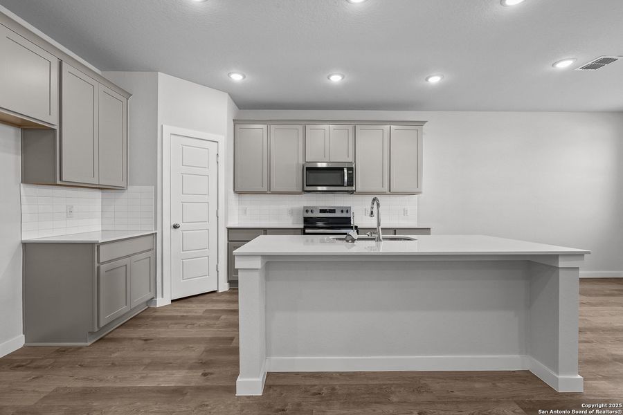 Furnished interior view inside a new home in Cinco Lakes, San Antonio (Image 6).