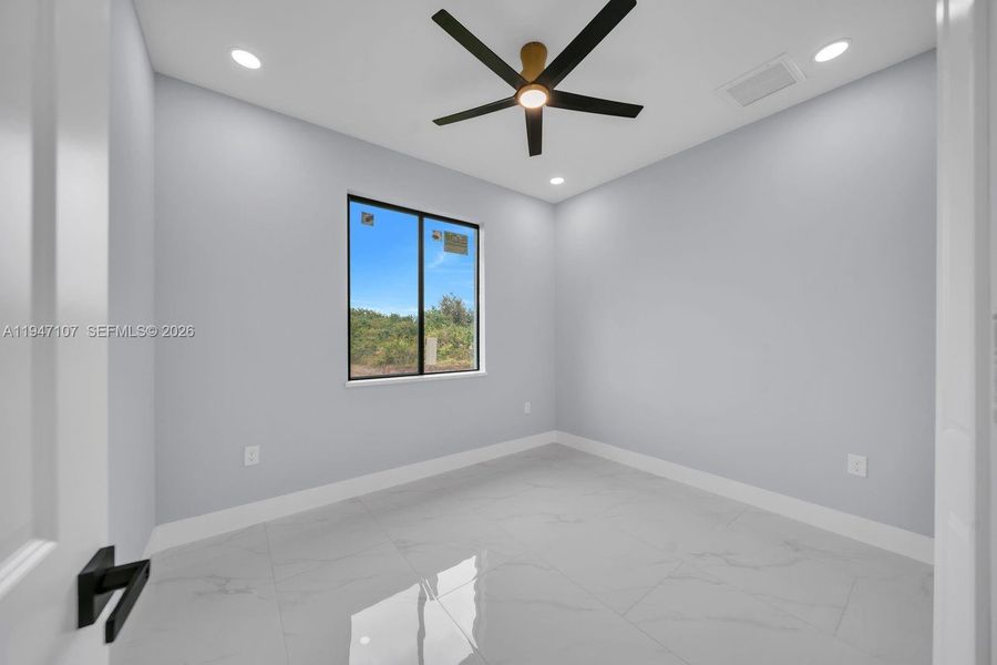 Spacious, unfurnished interior of a new home in , Lehigh Acres (Image 29).