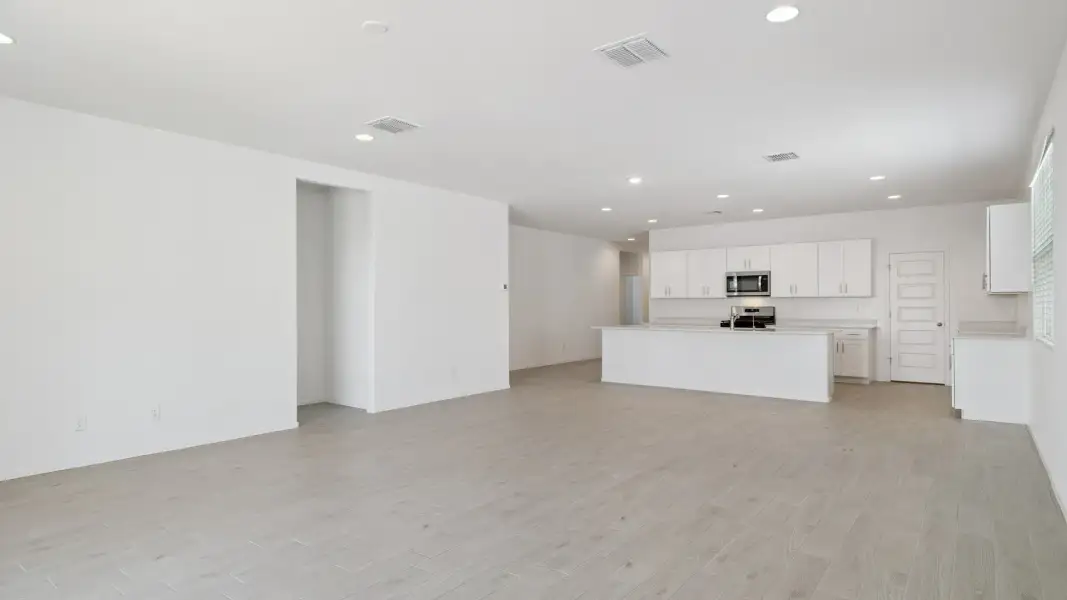 Spacious, unfurnished interior of a new home in Moonlight, Maricopa (Image 10).