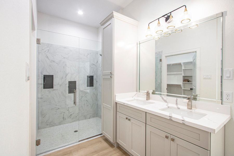 MASTER BATH CHECK OUT THAT SHOWER MASTER BATH CHECK OUT THAT SHOWER