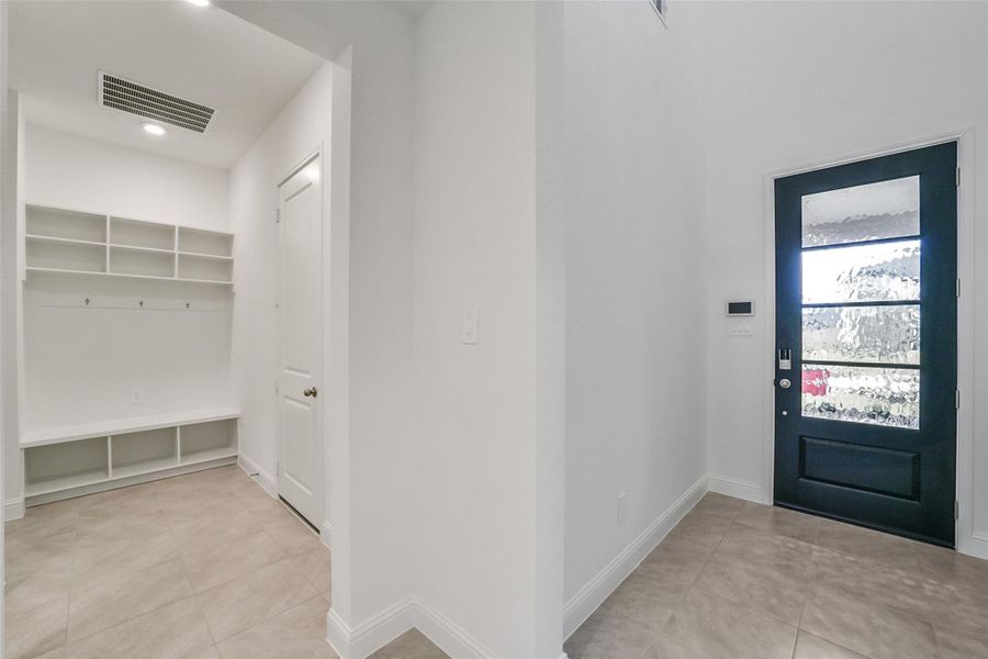 Spacious, unfurnished interior of a new home in Mavera, Conroe (Image 31).