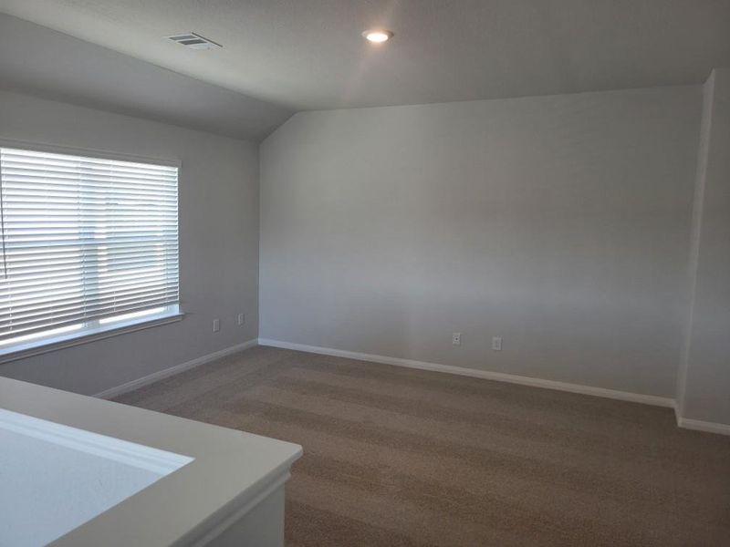 Spacious, unfurnished interior of a new home in River's Edge, Conroe (Image 21).