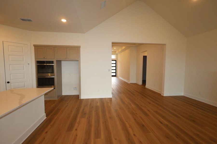Spacious, unfurnished interior of a new home in Dunham Pointe, Cypress (Image 15).