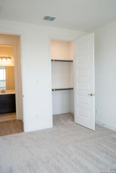 Spacious, unfurnished interior of a new home in , Marion (Image 14).