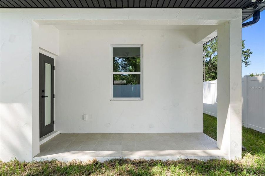 Exterior details and patio area of a home in , Tampa (Image 21).