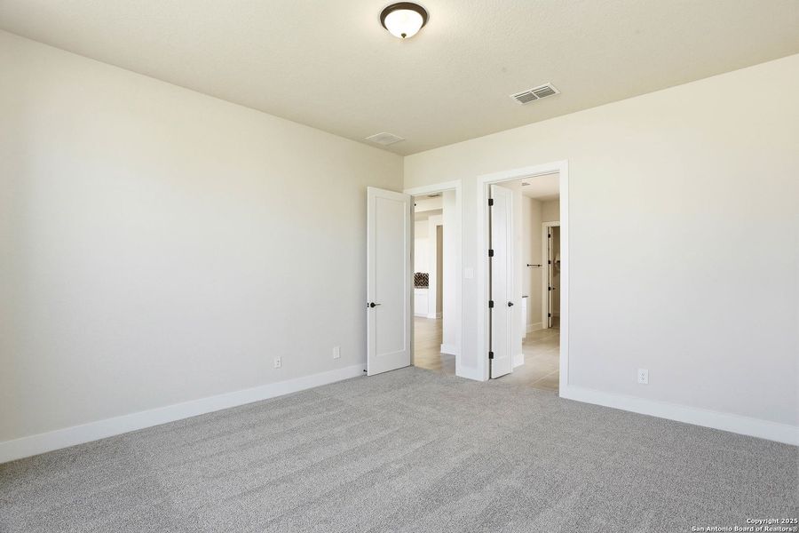 Spacious, unfurnished interior of a new home in Haby Hill 50s, San Antonio (Image 28). Spacious, unfurnished interior of a new home in Haby Hill 50s, San Antonio (Image 28).