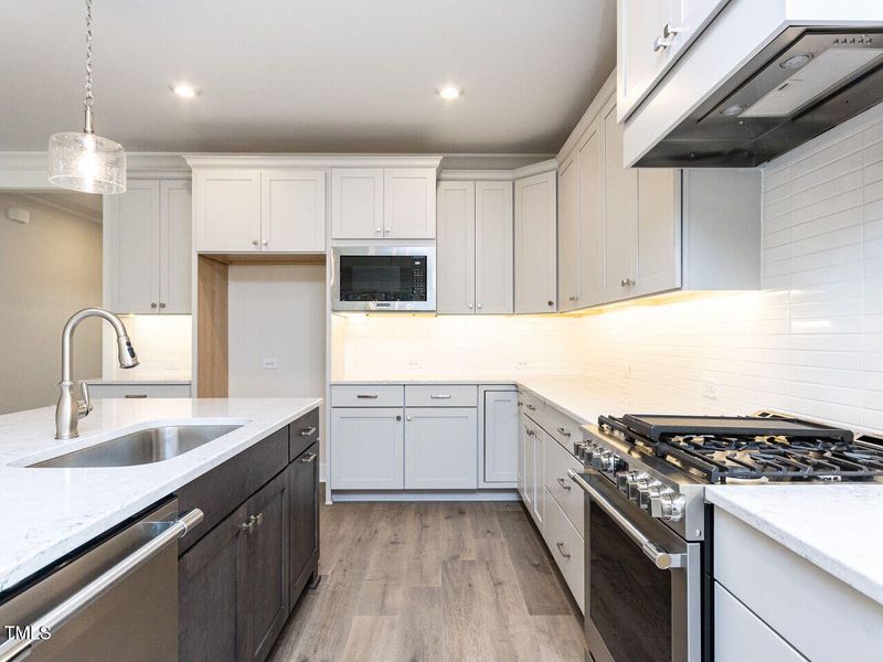 011-1280x960-kitchen