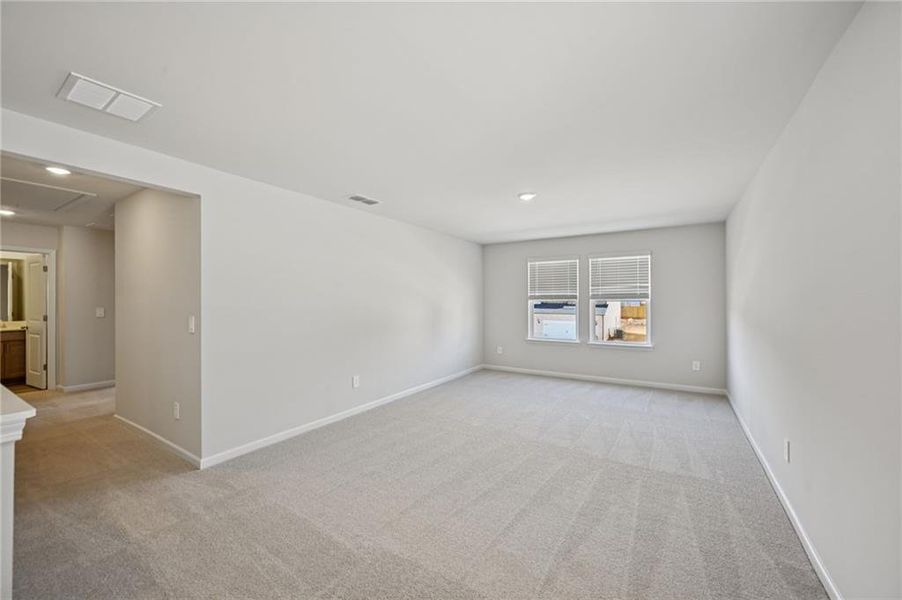 Spacious, unfurnished interior of a new home in Creekside at Oxford Park, Fairburn (Image 27).