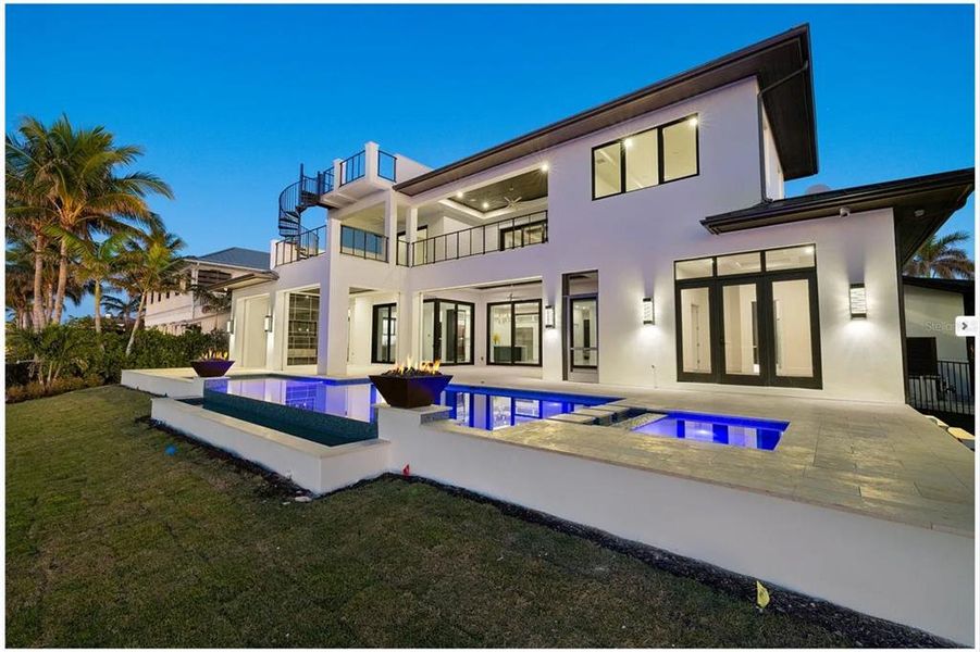 Exterior details and patio area of a home in , Windermere (Image 16).