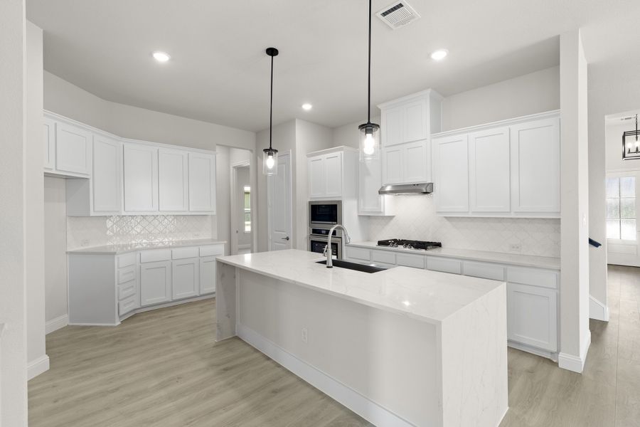 Representative furnished interior of a home built from the Cedarwood II by Sandlin Homes in Lakesong, Midlothian (Image 8).
