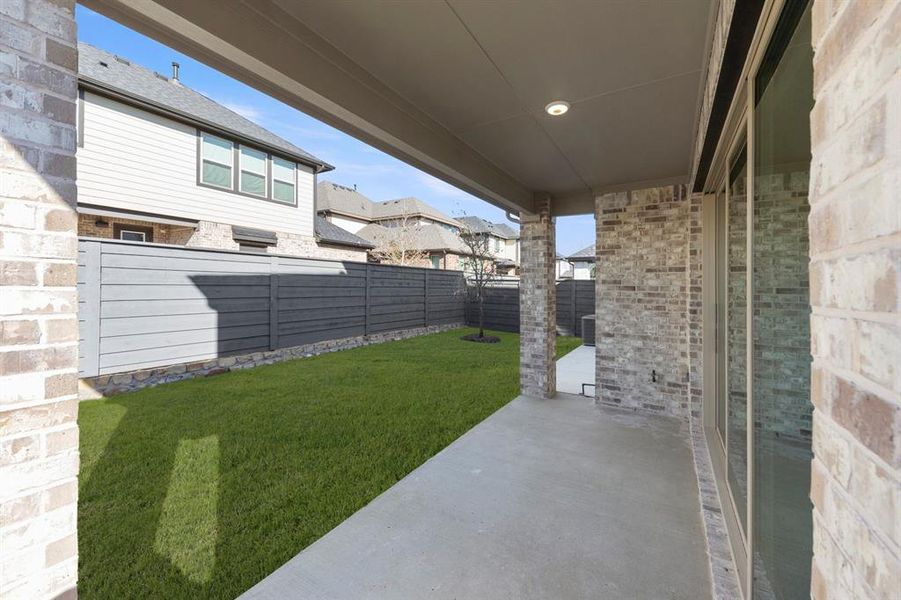 26. 1117 Amaryllis - Patio (2)