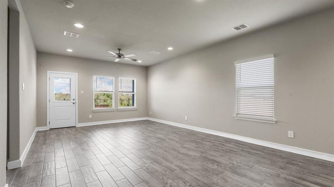Spacious, unfurnished interior of a new home in Rock Creek Ranch, Fort Worth (Image 19). Spacious, unfurnished interior of a new home in Rock Creek Ranch, Fort Worth (Image 19).