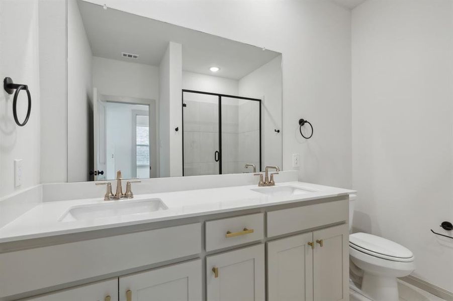 Friends and family will feel right at home in either of the beautiful guest baths in our Lyonne plan!