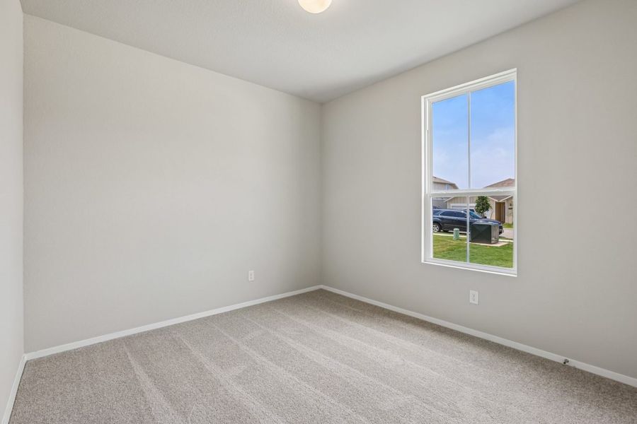 Spacious, unfurnished interior of a new home in Cloverleaf, Austin (Image 15).