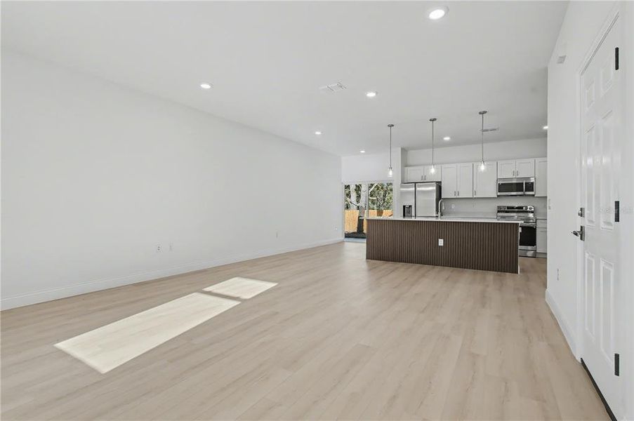 Spacious, unfurnished interior of a new home in , Citrus Springs (Image 16).