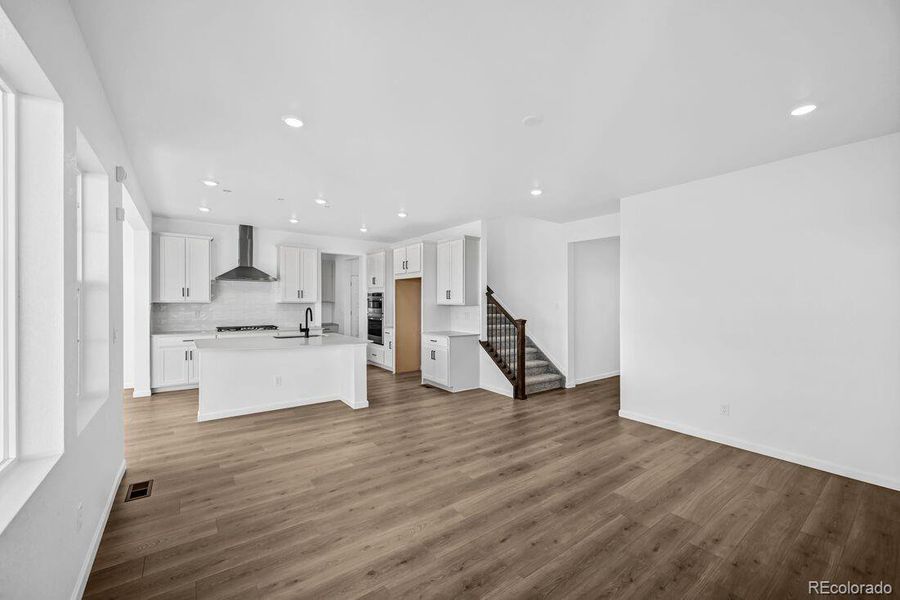 8800 Whiteclover ~ Ready Now