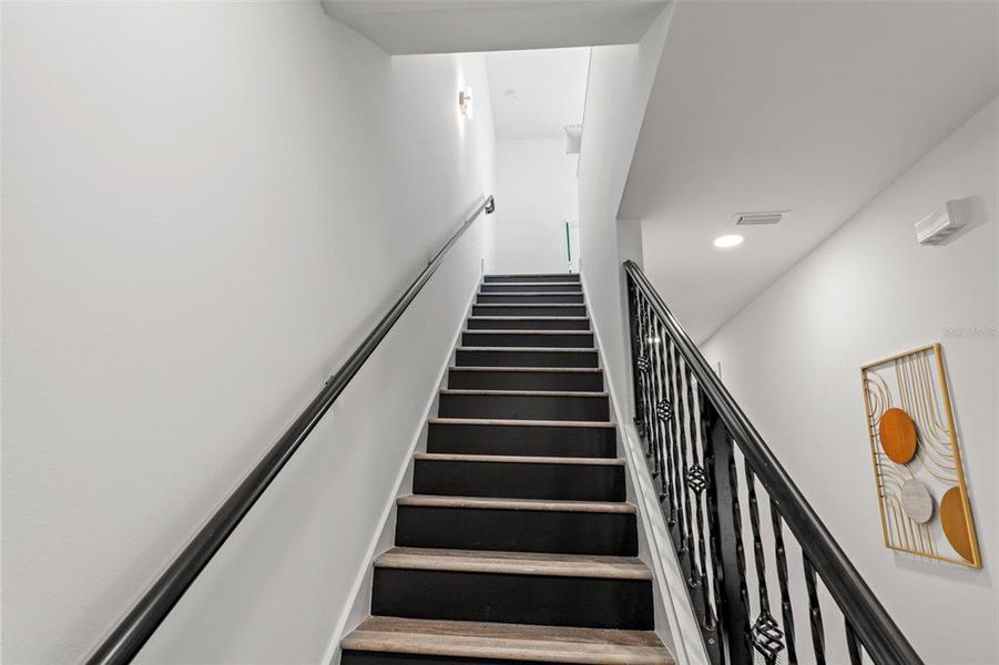 Spacious, unfurnished interior of a new home in , Pinellas Park (Image 18).