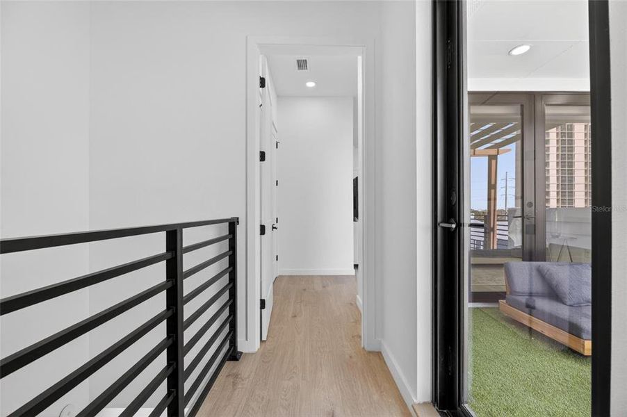 Spacious, unfurnished interior of a new home in , Tampa (Image 19).