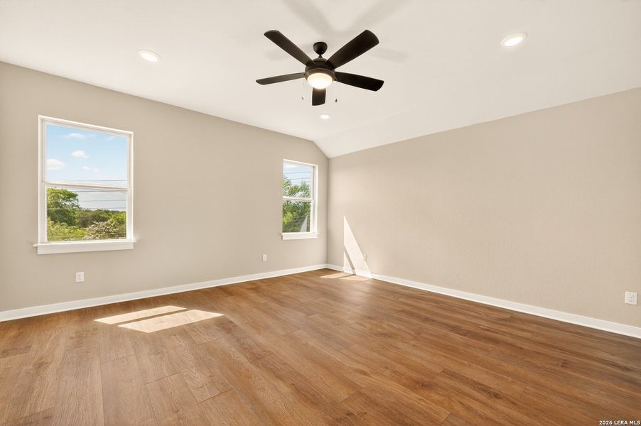 Spacious, unfurnished interior of a new home in Trilogy Grove, San Antonio (Image 13).