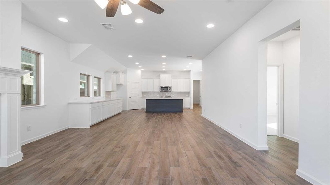 Spacious, unfurnished interior of a new home in Avondale 40', Fate (Image 16). Spacious, unfurnished interior of a new home in Avondale 40', Fate (Image 16).