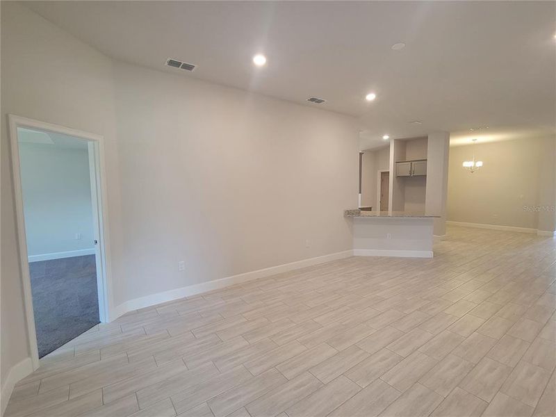 Spacious, unfurnished interior of a new home in Abbey Glen, Dade City (Image 12).
