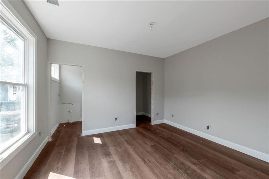 Spacious, unfurnished interior of a new home in , Atlanta (Image 9).