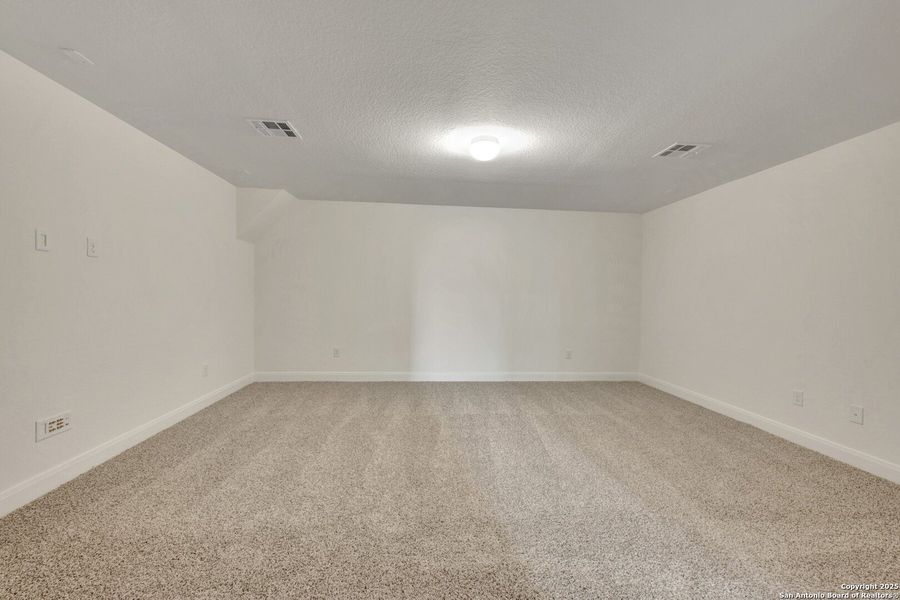 Spacious, unfurnished interior of a new home in Preserve at Annabelle Ranch, San Antonio (Image 24).