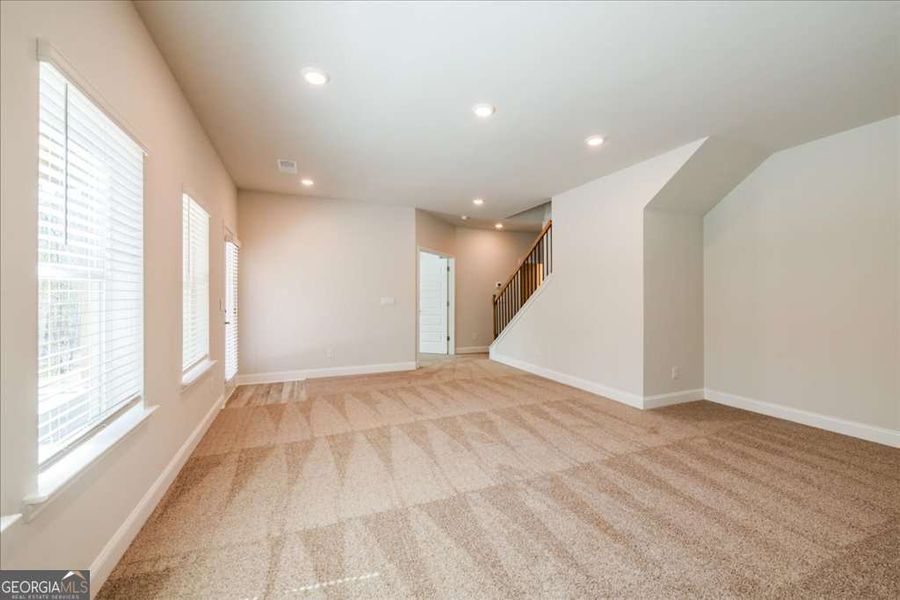 Spacious, unfurnished interior of a new home in Carson's Walk, Macon (Image 37).