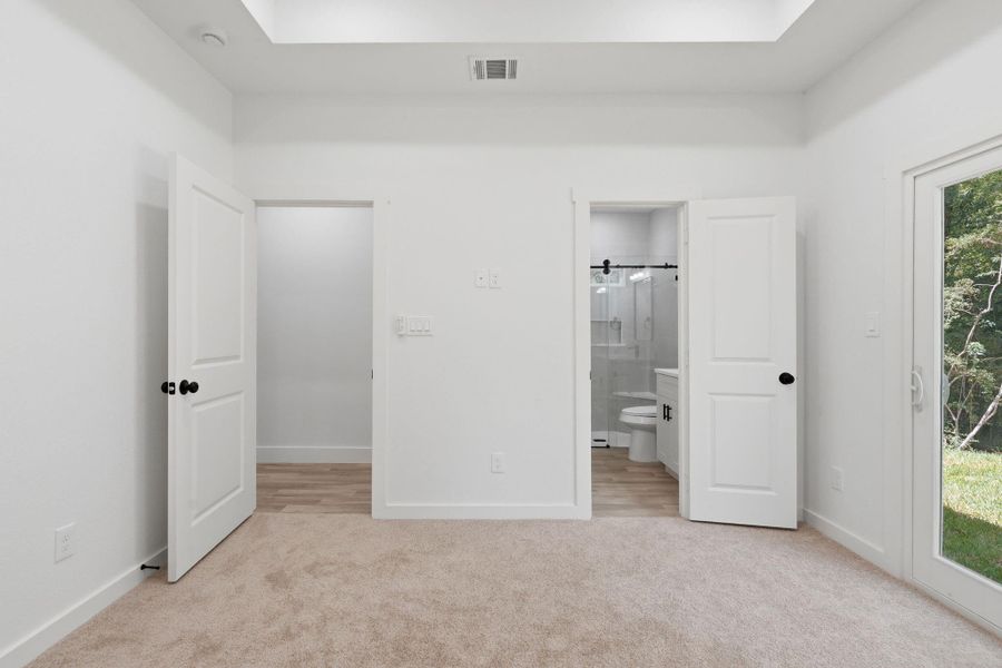 Spacious, unfurnished interior of a new home in , Willis (Image 23).