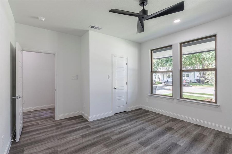 Spacious, unfurnished interior of a new home in , Fort Worth (Image 13).