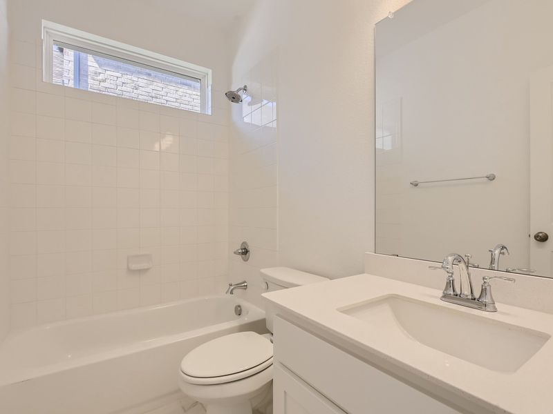 Plan 1522 Secondary Bathroom Representative Image