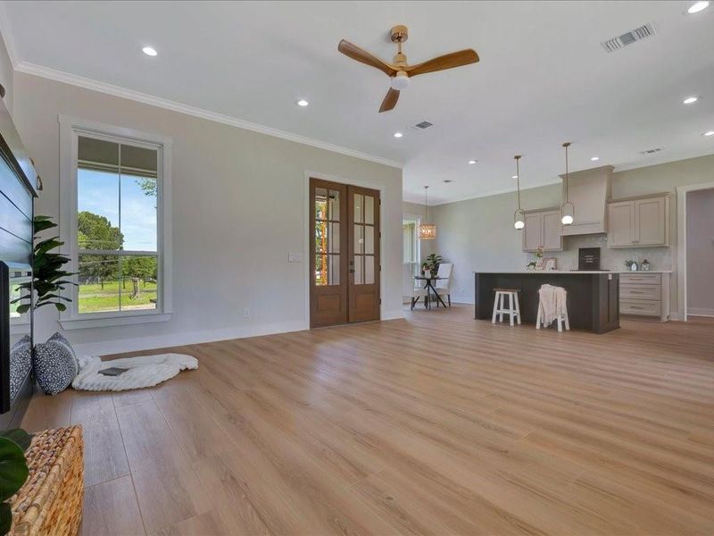 Spacious, unfurnished interior of a new home in , Lufkin (Image 16).