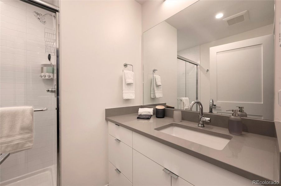 Primary en-suite 3/4 Bathroom