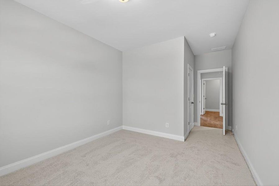 Spacious, unfurnished interior of a new home in Hemingway, Flowery Branch (Image 28).