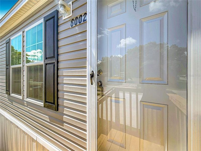 Exterior details and patio area of a home in , Orlando (Image 25).