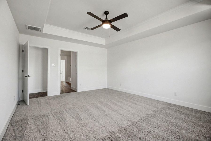 Spacious, unfurnished interior of a new home in , Angleton (Image 13).
