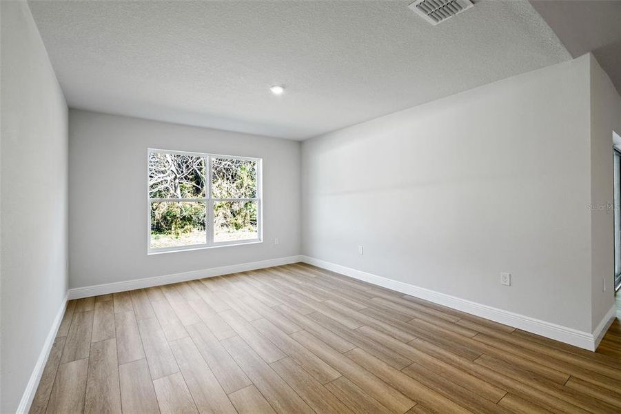Spacious, unfurnished interior of a new home in , Ocala (Image 39).