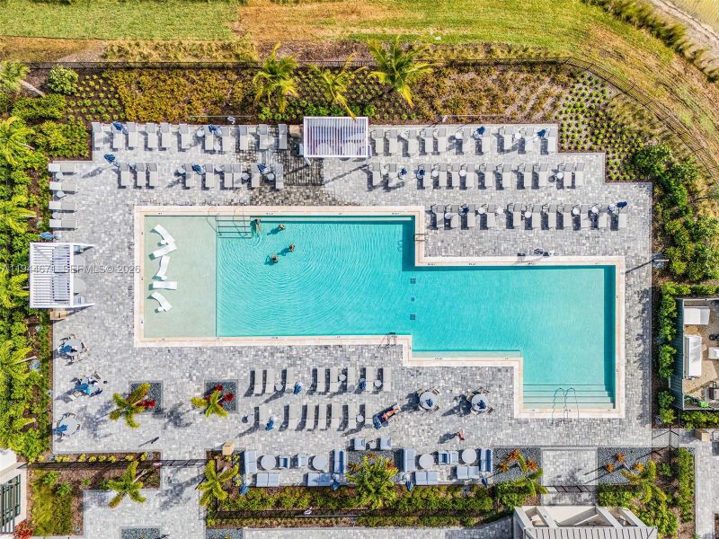 Community amenities in , Naples (Image 29).