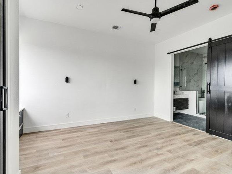 Spacious, unfurnished interior of a new home in , Houston (Image 35).