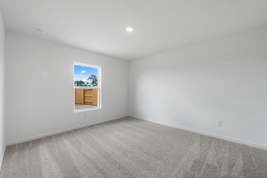 Spacious, unfurnished interior of a new home in Sunset Oaks, Maxwell (Image 8).