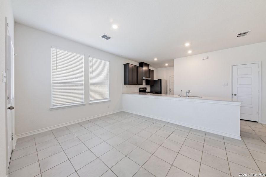 Spacious, unfurnished interior of a new home in Briarwood Oaks, San Antonio (Image 17).