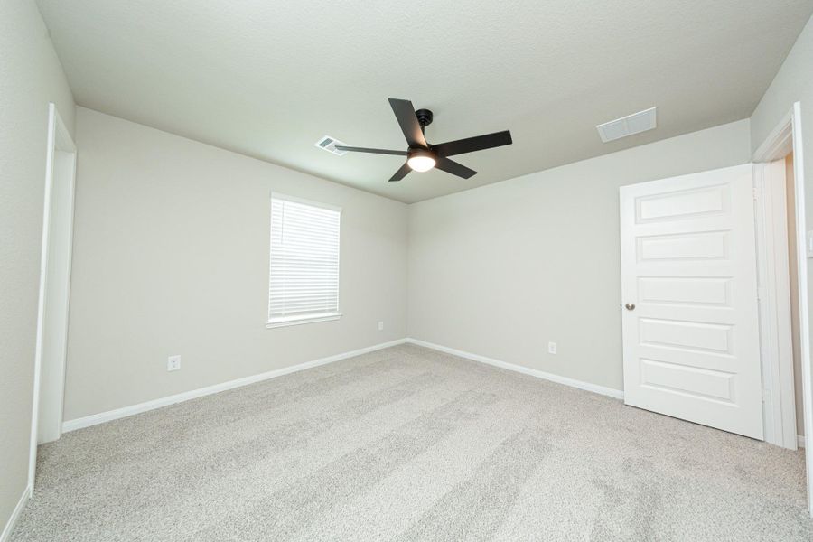 Spacious, unfurnished interior of a new home in River's Edge, Conroe (Image 19). Spacious, unfurnished interior of a new home in River's Edge, Conroe (Image 19).