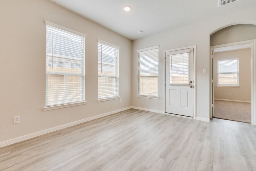 Representative unfurnished interior of a home built from the Floor Plan 1784 by Colina Homes in River Ranch, Dayton (Image 29).