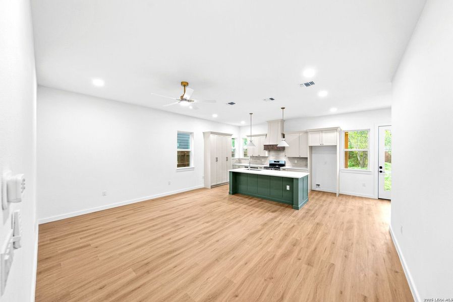 Spacious, unfurnished interior of a new home in , San Antonio (Image 44).