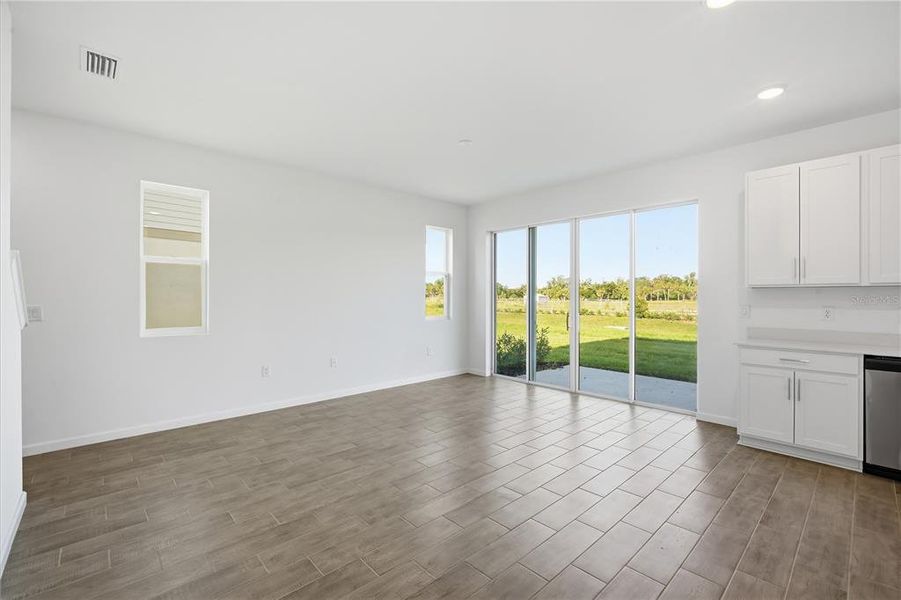 Spacious, unfurnished interior of a new home in Maple Ridge, Palmetto (Image 19). Spacious, unfurnished interior of a new home in Maple Ridge, Palmetto (Image 19).
