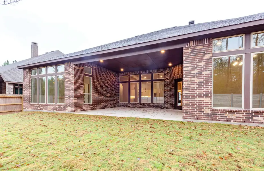 Representative exterior details of a home built from the 3616 by Ravenna Homes in Artavia 70′, Conroe (Image 3).