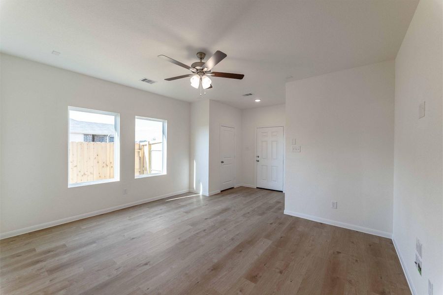 Spacious, unfurnished interior of a new home in Colony at Pinehurst, Pinehurst (Image 5).